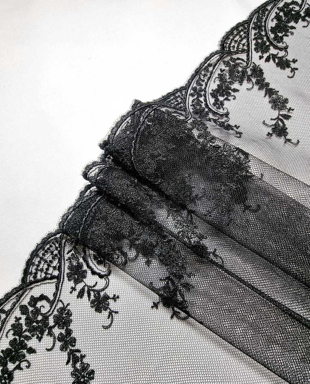 Вышивка на сетке чёрная К148 левая