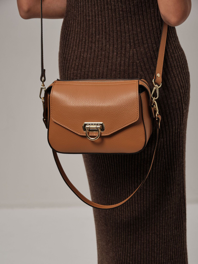 Сумка кожаная через плечо светло-коричневая