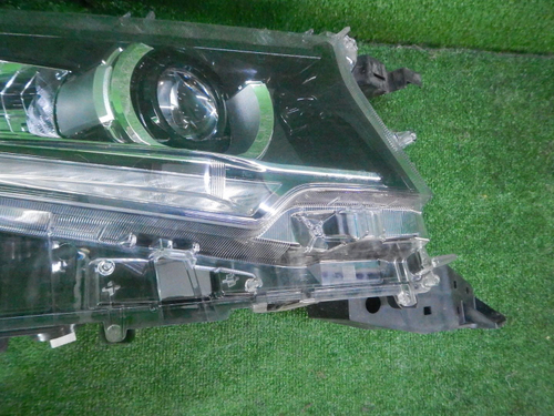 Фара правая Toyota Land Cruiser Prado 150 (2017-н.в.) LED