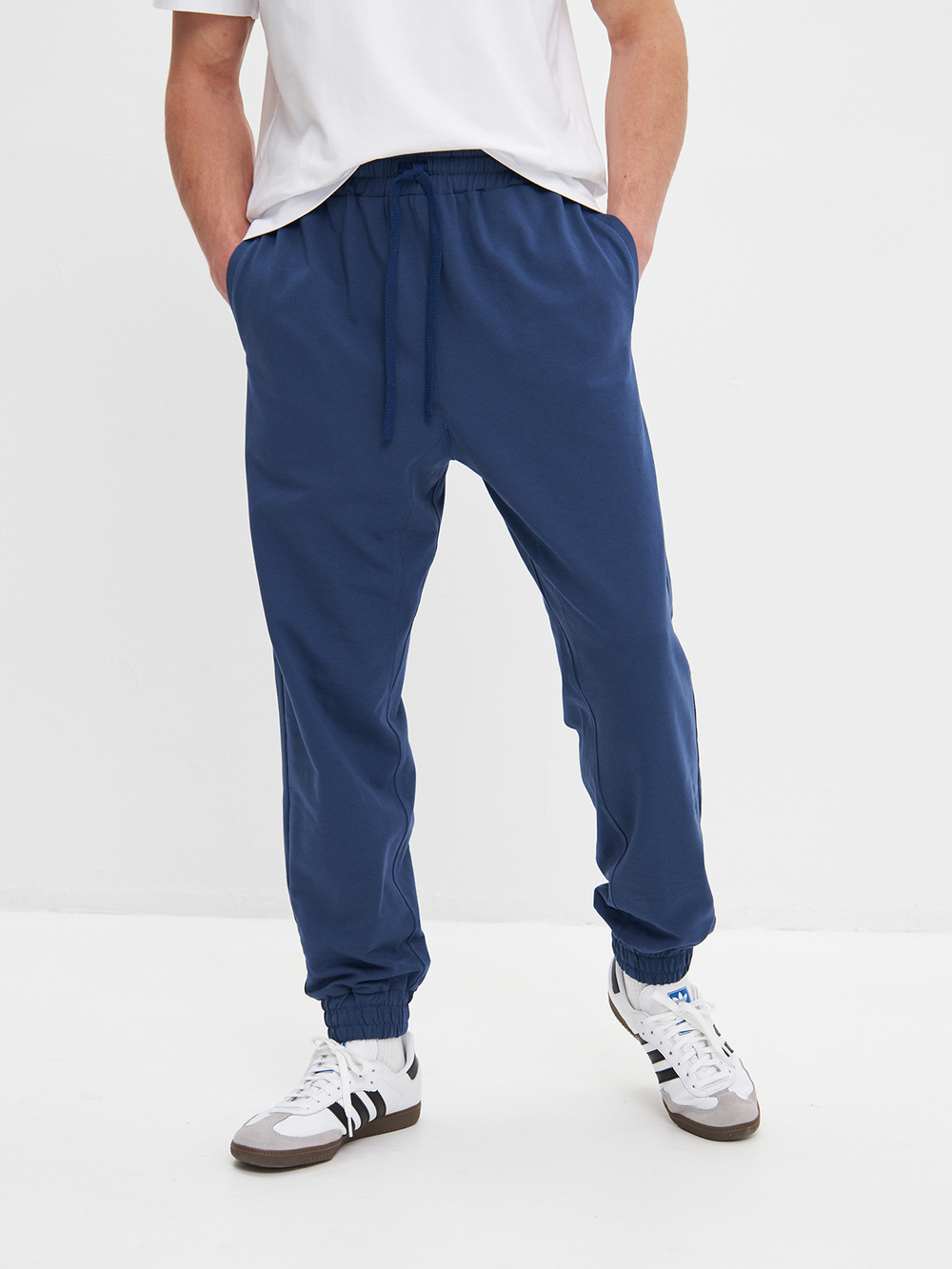 Брюки спортивные свободные с утяжкой на талии