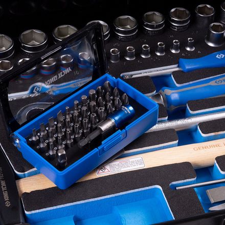 Цена на KING TONY (9052-002MRV) Набор инструментов универсальный, пластиковый ящик, 112 предметов