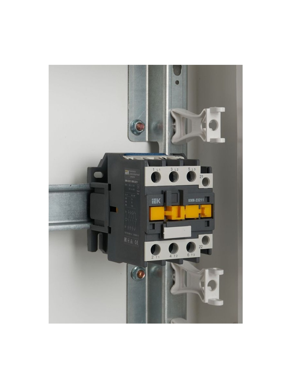 Контактор КМИ-23211 32А 230В/АС3 1НЗ KARAT IEK KKM21-032-230-01