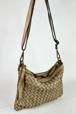 Женская сумка-клатч из натуральной кожи бежевого цвета