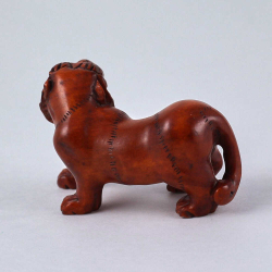 Нэцкэ Тигр идущий