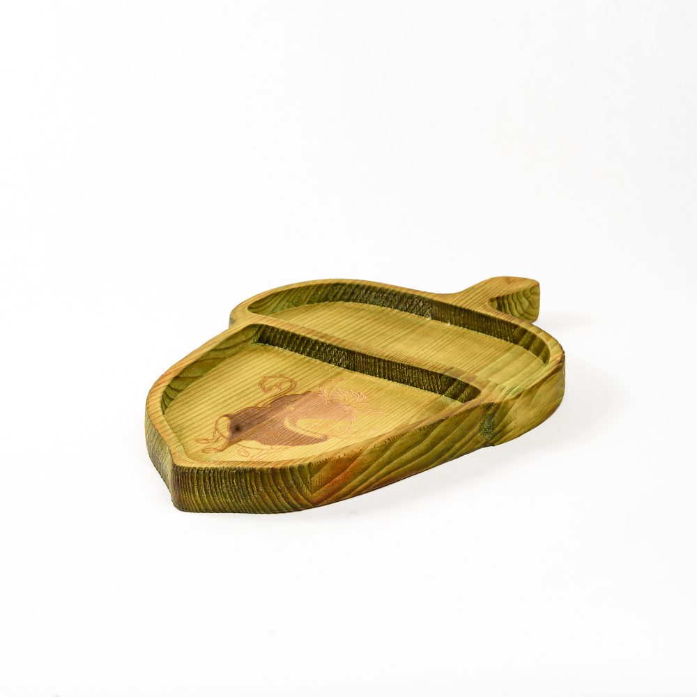 Менажница деревянная из сибирского кедра для подачи блюд и закусок с гравировкой "ПУМБА". MG132