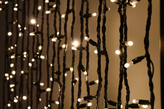 Светодиодная нить 200 теплых белых LED ламп, 20 м., 220В, динамика 8 режимов, черный провод ПВХ, Teamprof (TPF-T20C2-CB/WW)