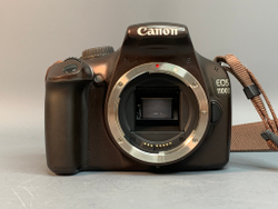 Canon 1100D kit 18-55mm 3.5-5.6 IS II 10.000 кадров