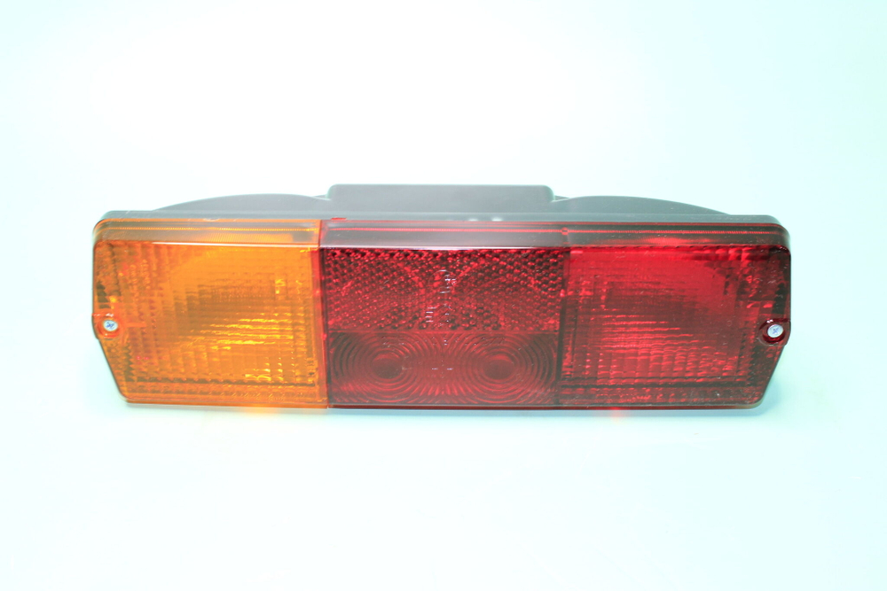 Фонарь задний КамАЗ (2 винта) 24В левый с подсветкой /355.3716/