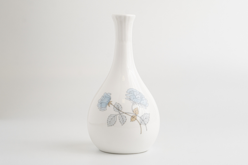 Вазочка из костяного фарфора с росписью «Ледяная роза» (Ice Rose)