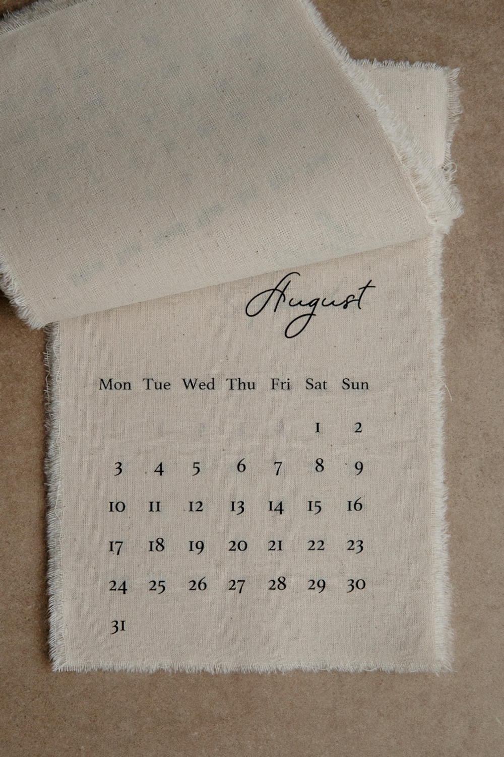 Тканевый календарь на 2026 год