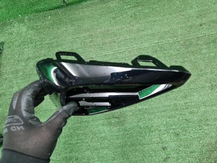 Накладка переднего бампера RH VW Teramont (21-нв)