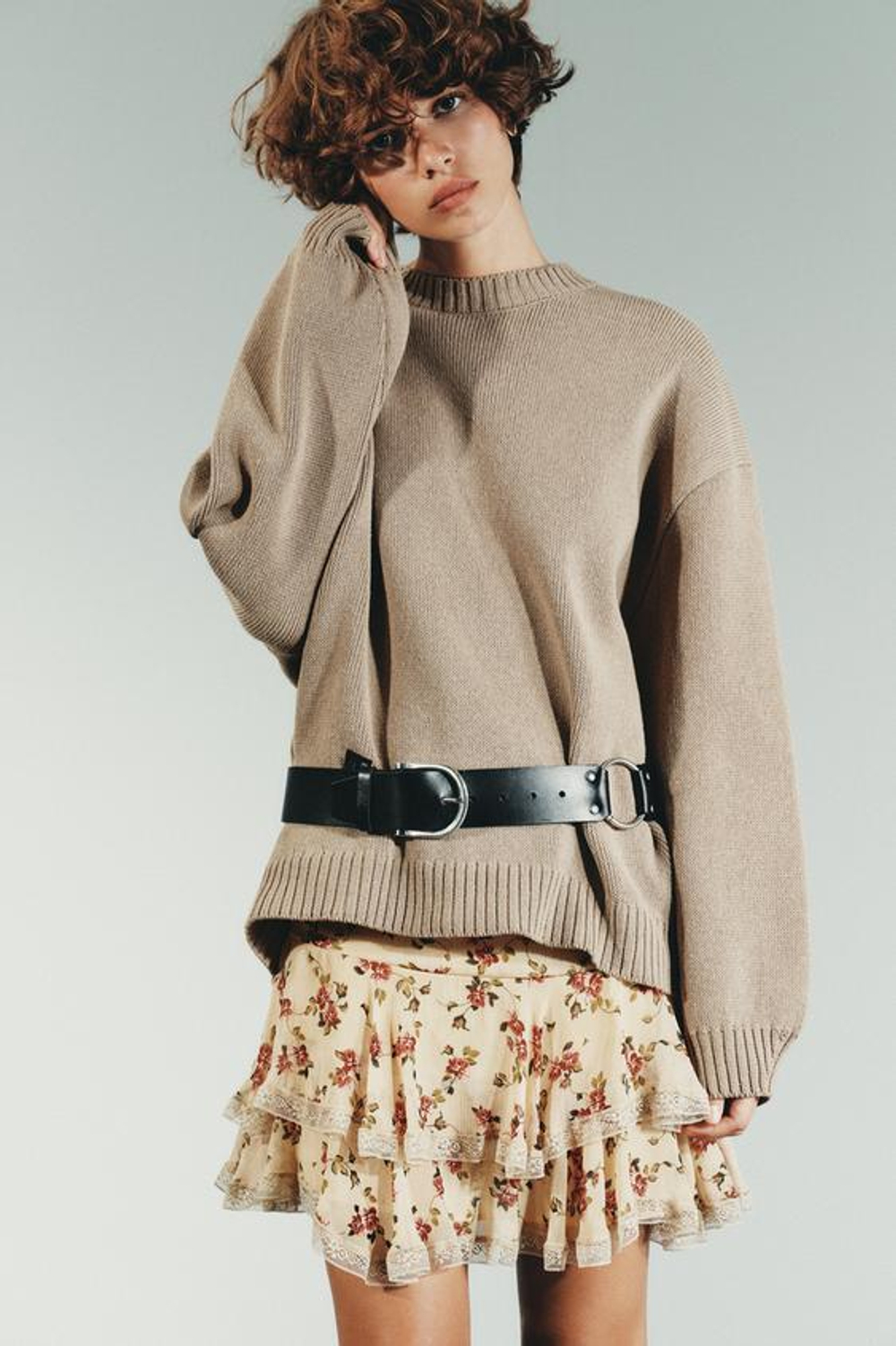 ZARA МИНИ-ЮБКА С ЦВЕТОЧНЫМ ПРИНТОМ И ВОЛАНАМИ, БЕЖЕВЫЙ/КОРИЧНЕВЫЙ