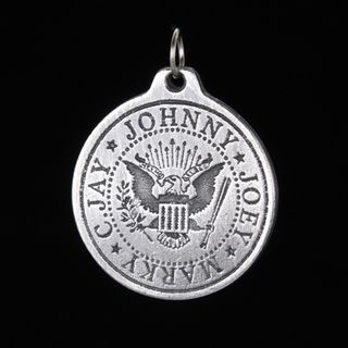 Кулон Ramones герб 3,5 см