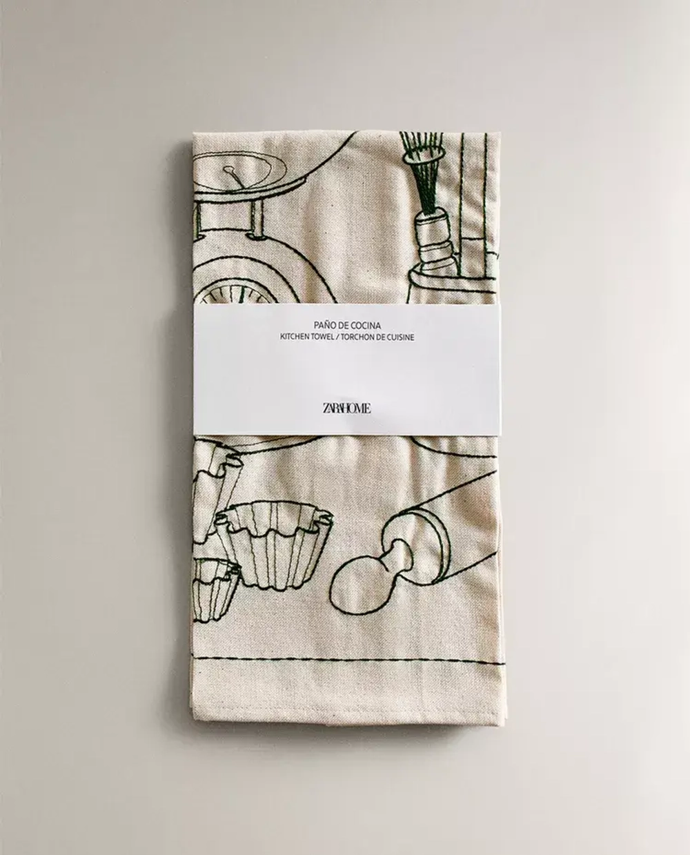 ZARA HOME КУХОННОЕ ПОЛОТЕНЦЕ ИЗ ХЛОПКА С ВЫШИВКОЙ «ПОСУДА», ЭКРЮ