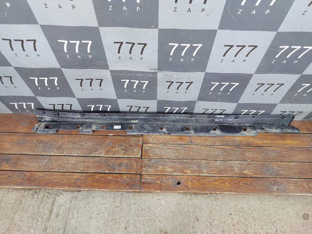 Накладка порога левого Toyota RAV4 V (XA50) 18-нв Б/У Оригинал 7586042030