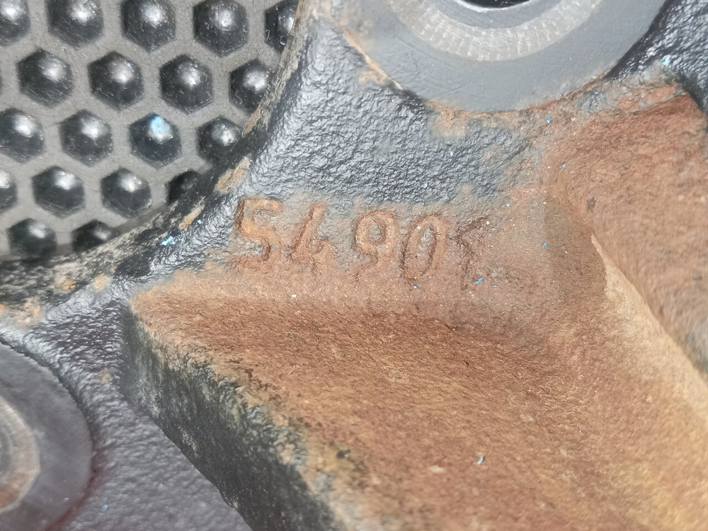 Кронштейн цилиндра подъема кабины 2020г.