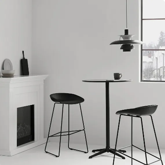 Полубарный стул Noel черный с черными ножками