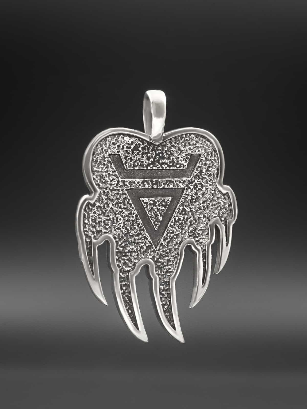 Фото подвески лапа медведя с печатью велеса серебро 925