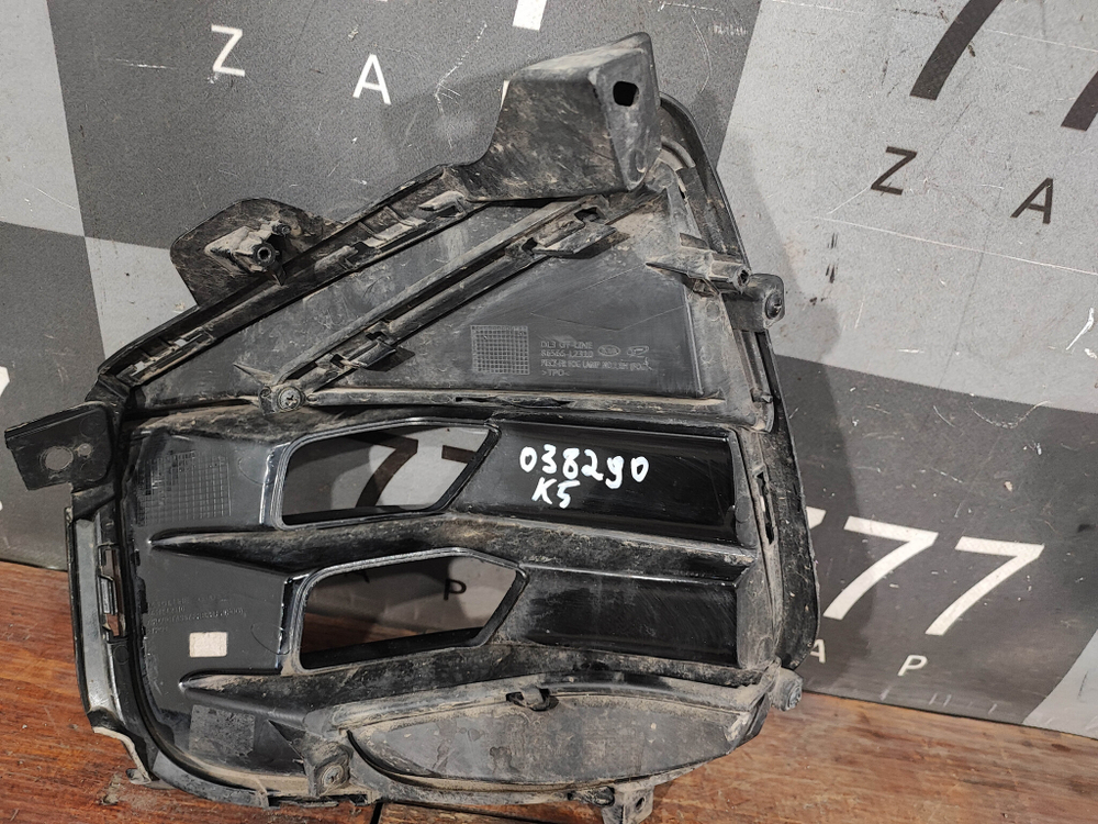 Накладка ПТФ передняя правая Kia K5 20-нв Б/У Оригинал 86542L2310