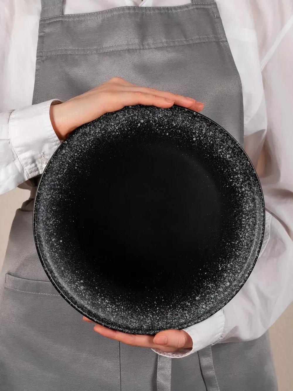 Набор посуды 2 тарелки плоские черные с бортиком 26 см