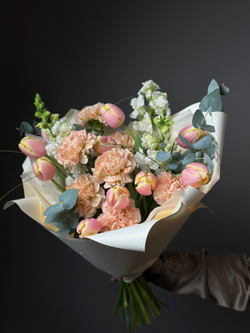 Сборный букет «Персиковая луна»