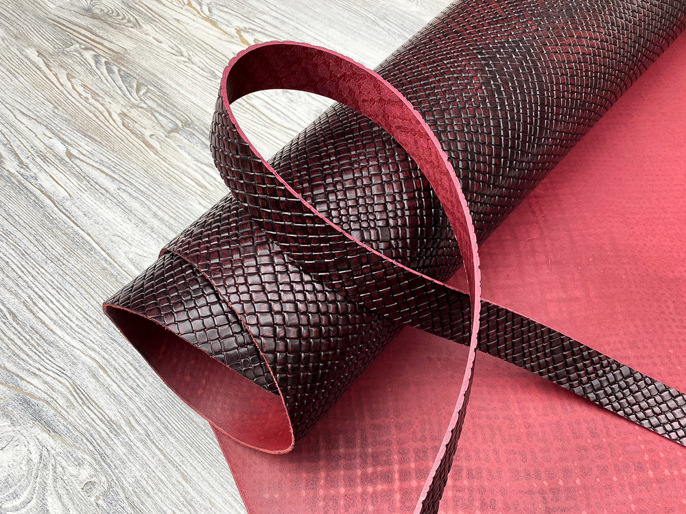 Ременная кожа Treccia Old Bordo (3,0+ мм), цв. Бордовый