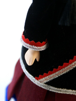 Кукла фарфоровая в женском национальном башкирском костюме