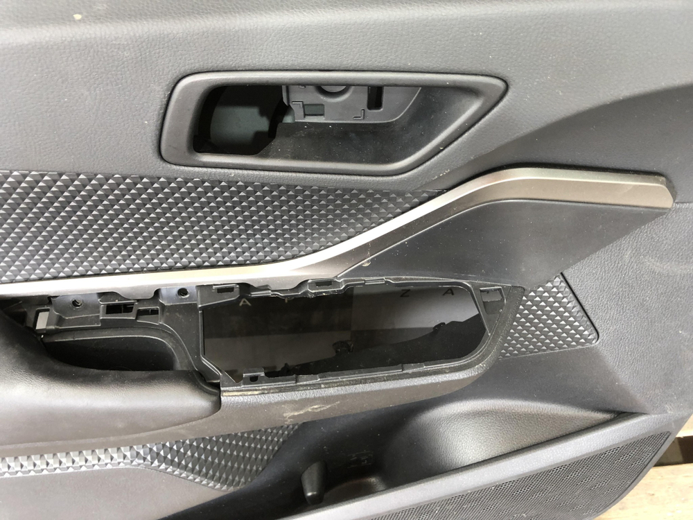 Обшивка двери передней левой Toyota C-HR 16-23 Б/У Оригинал 67061F4110C3