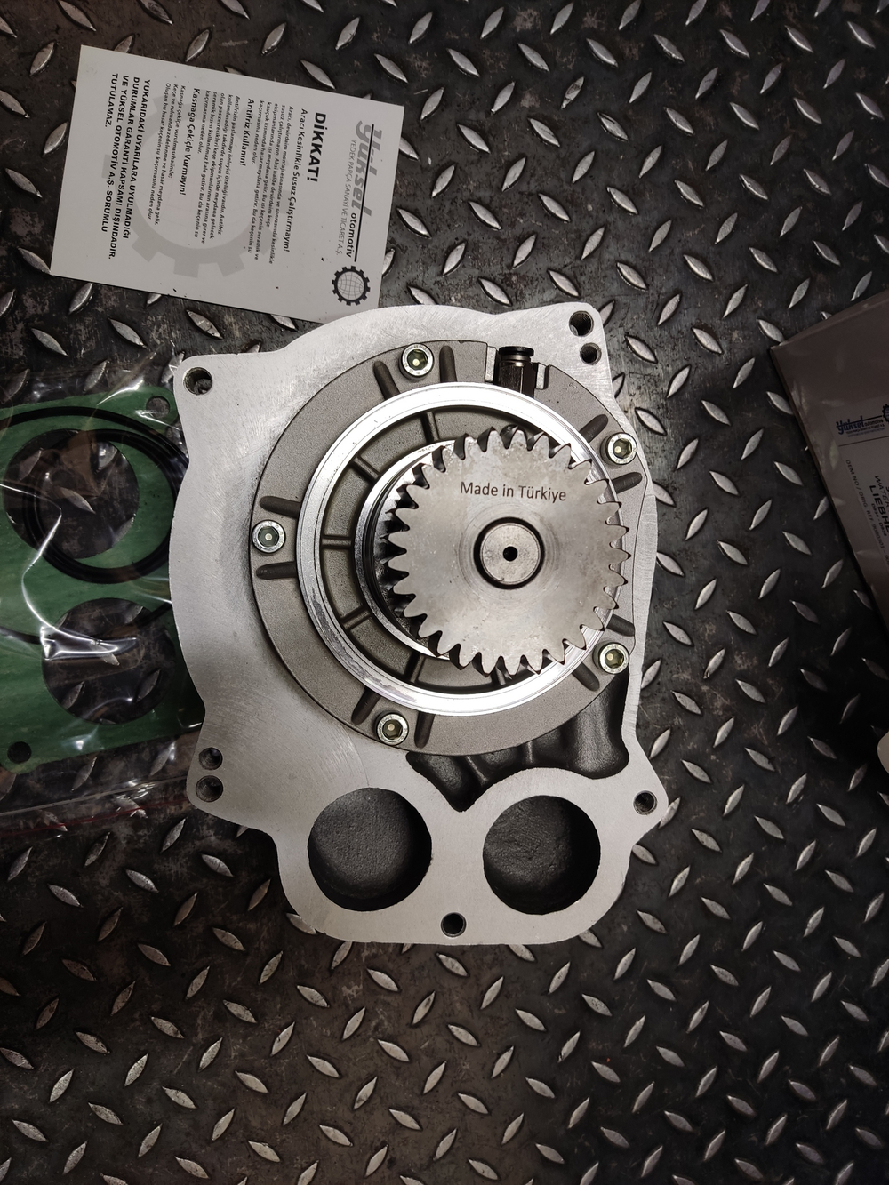 Водяная помпа Liebherr 10121021 с корпусом