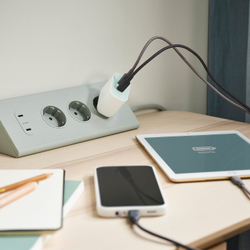IKEA SJÖSS  (ИКЕА СЙÖСС)  -  Зарядное устройство 2 порта USB 45 Вт, с функцией быстрой зарядки