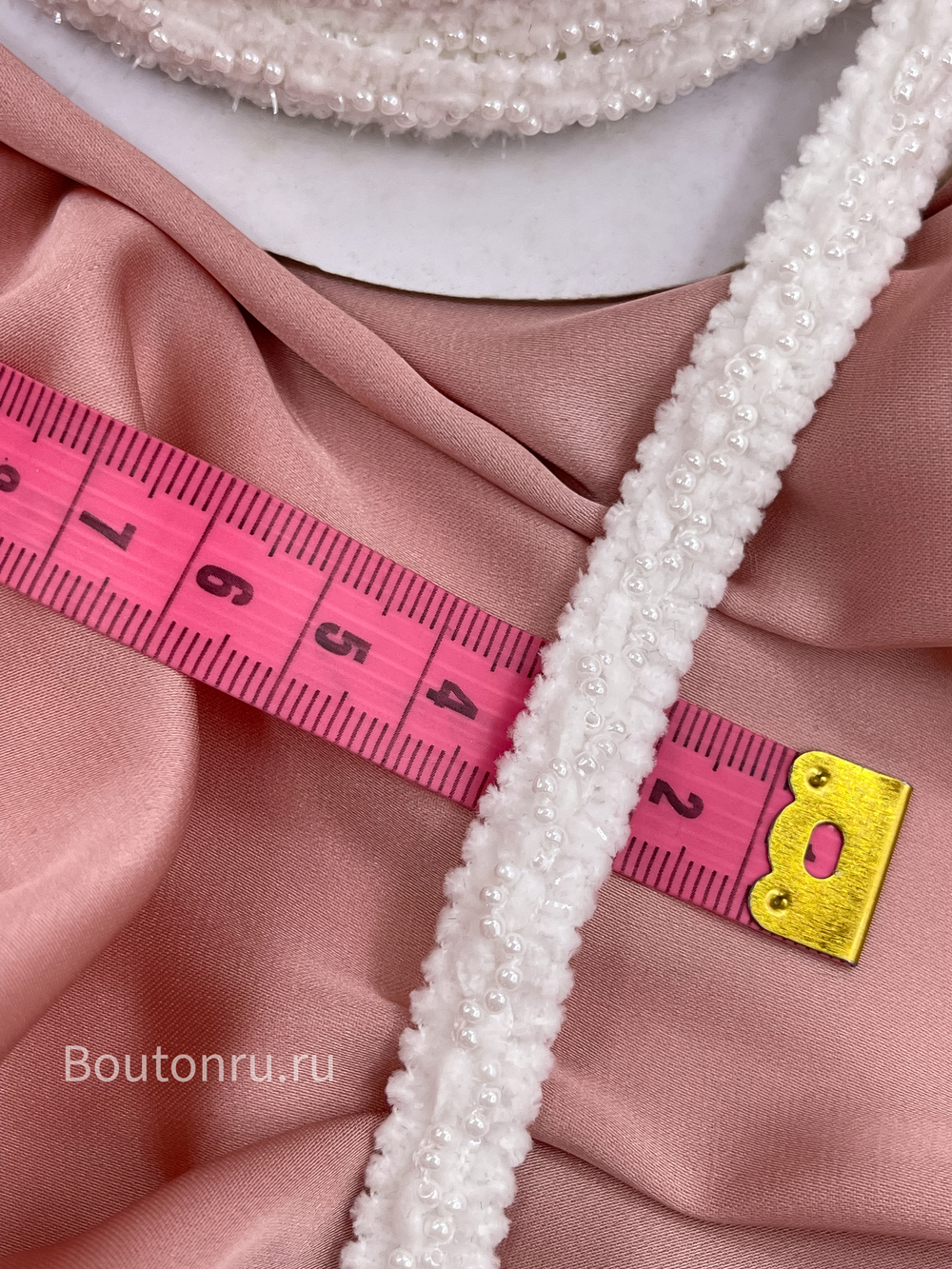 Тесьма белая плюшевая с бисером