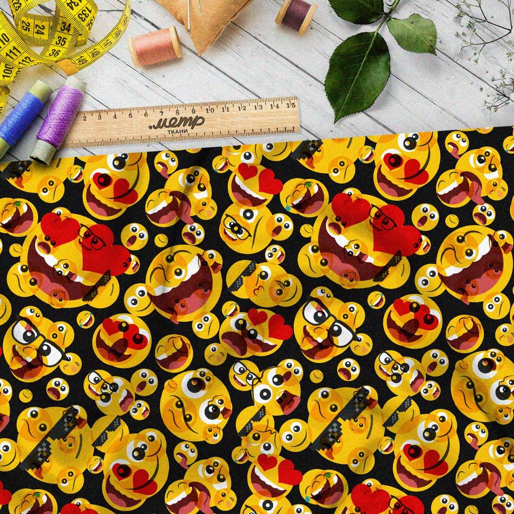 Ткань ниагара безумные смайлики на чёрном фоне