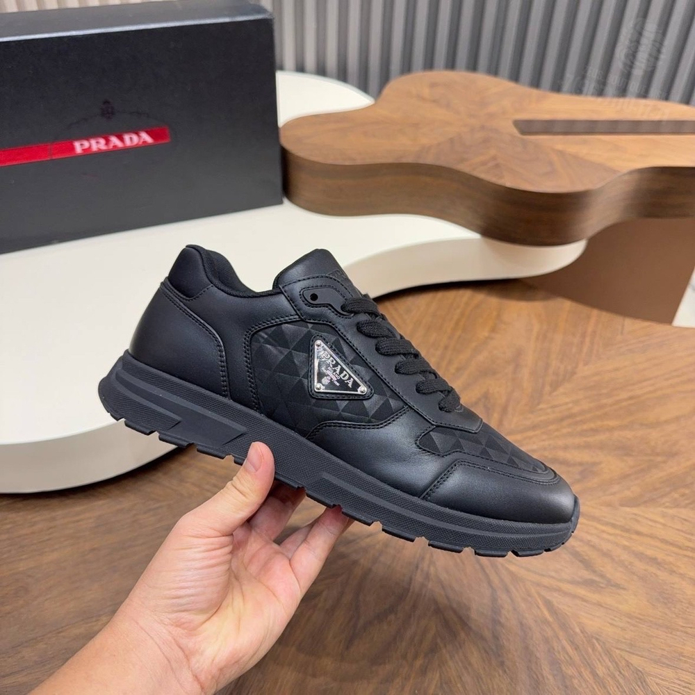 Кроссовки Prada