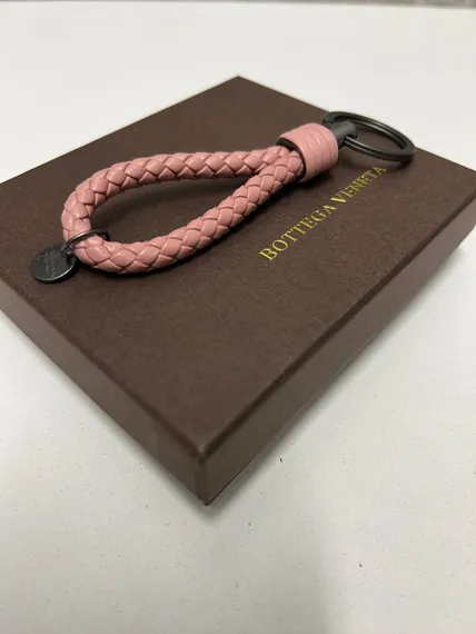 Брелок кожаный Bottega Venetta intrecciato, плетеный