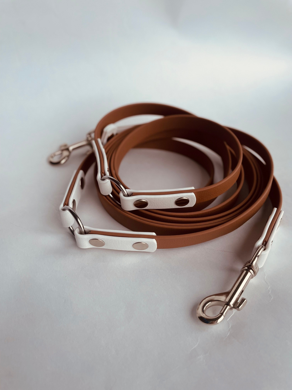 Перестежка для собак из Биотана из Чехии , 15 мм, 3 м , коричневый и белый.