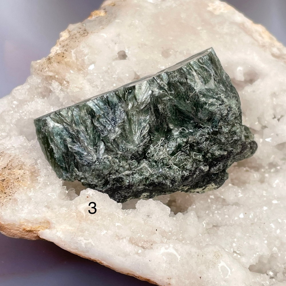62978 Серафинит необработанный срез 32-58мм №3--53