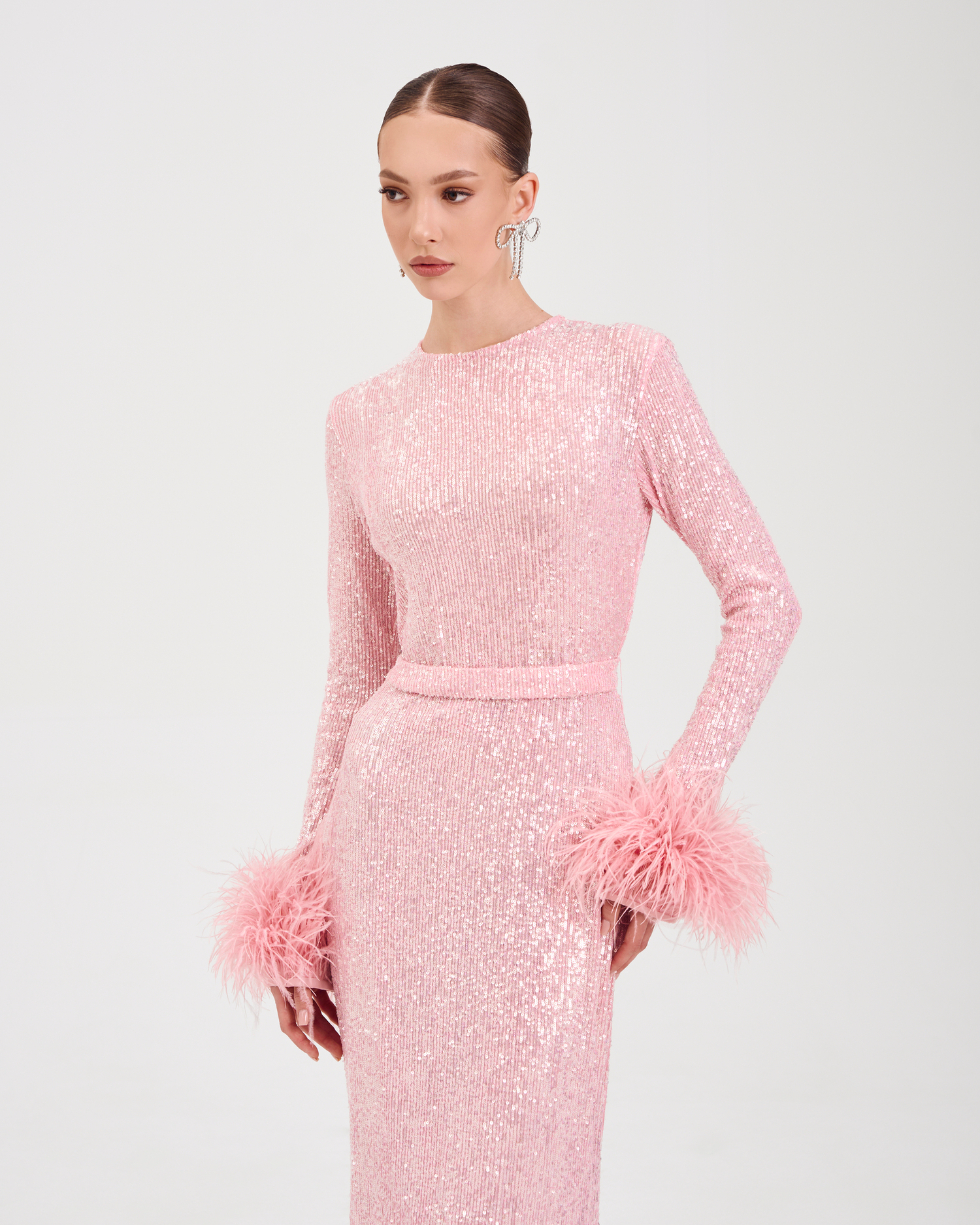 Платье PERSIMMON (Персимон) с перьями на рук., розовое пайеточное
