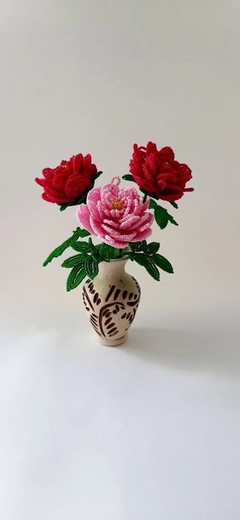 Мини Пионы из бисера в вазе 19см