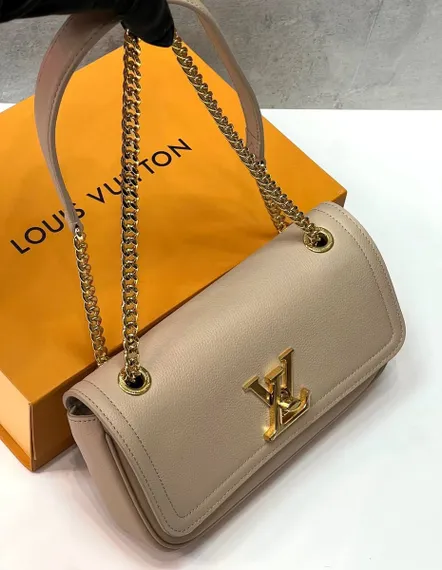 Сумка Louis Vuitton Lockme Chain East West бежевый