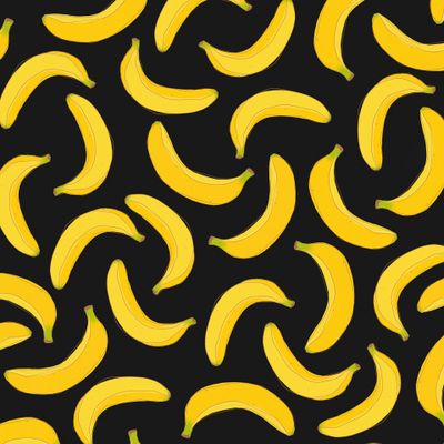 Бананы на черном
