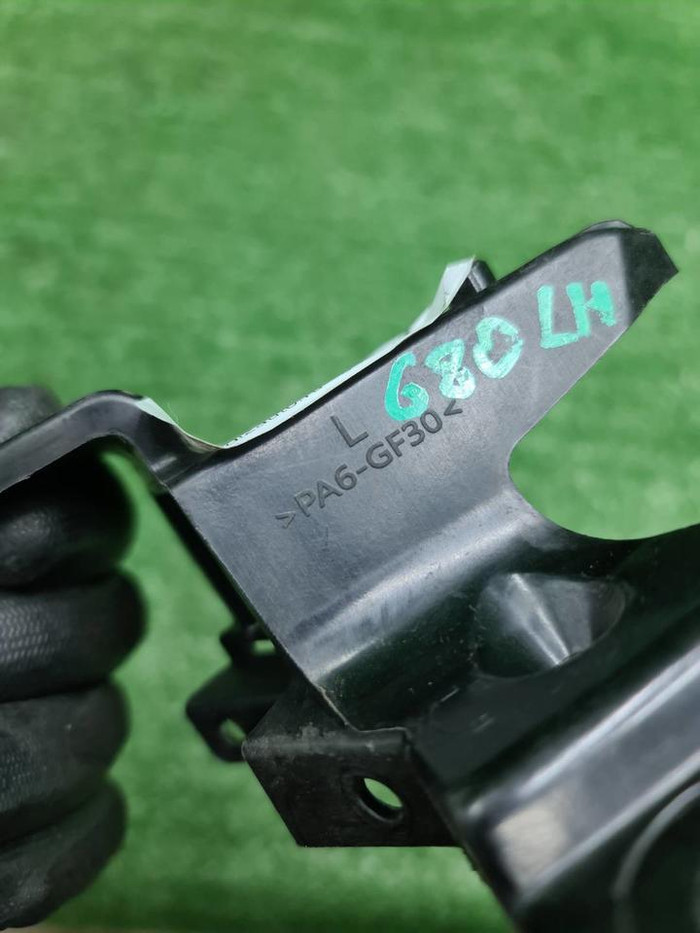 Кронштейн фары левый Genesis G80 2 (2020-2024)