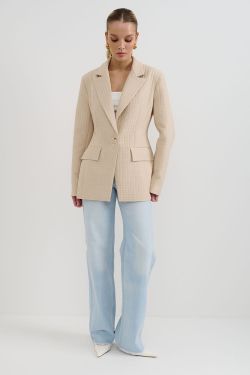 Приталенный жакет со стежкой бежевого цвета