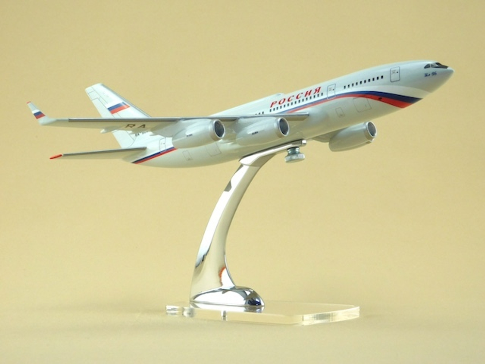 Модель самолета Ил-96-300ПУ (М1:200, СЛО Россия RA-96016)