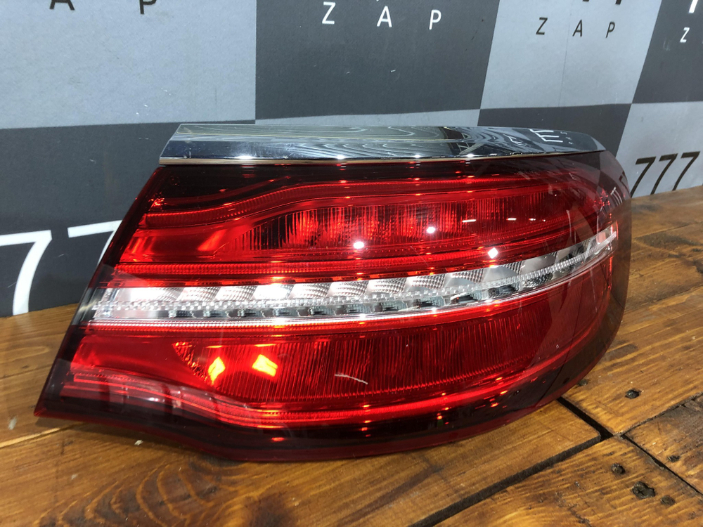 Фонарь задний правый Mercedes GLE (C292) 15-19 Б/У Оригинал A2929064800
