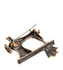 AM-2234 Брошь «Швейная машинка» (латунь, янтарь)
