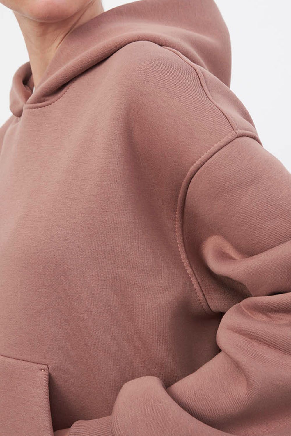 Утепленное худи свободного кроя цвета молочный шоколад