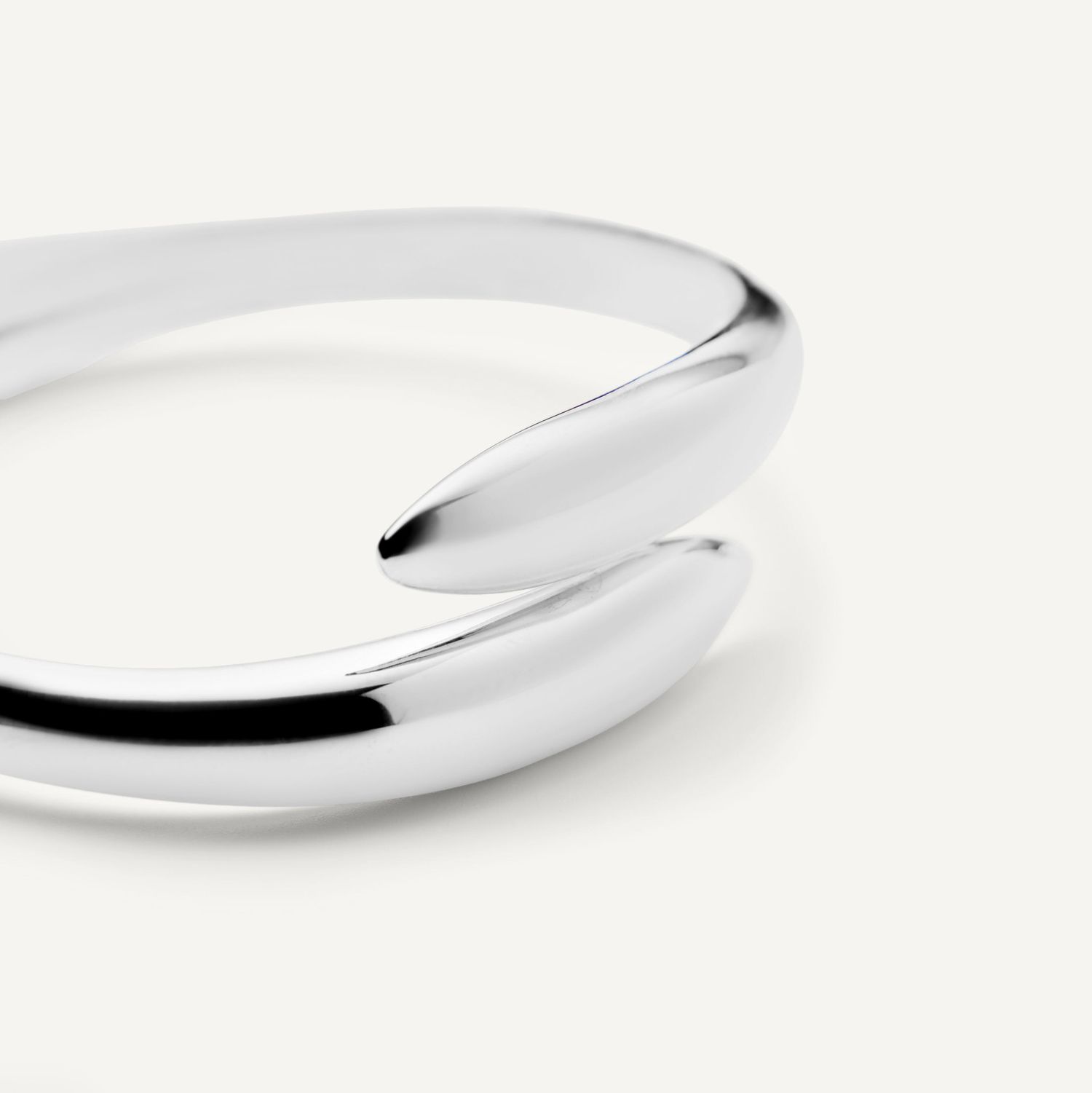 Браслет Clenched Bangle Bracelet – Silver