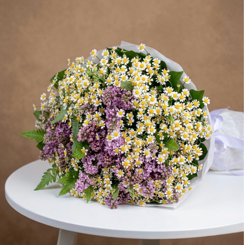Букет из ромашек и сирени
