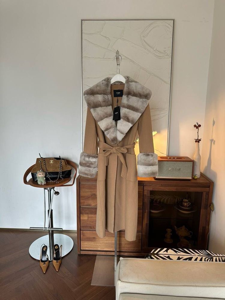 Пальто Fendi
