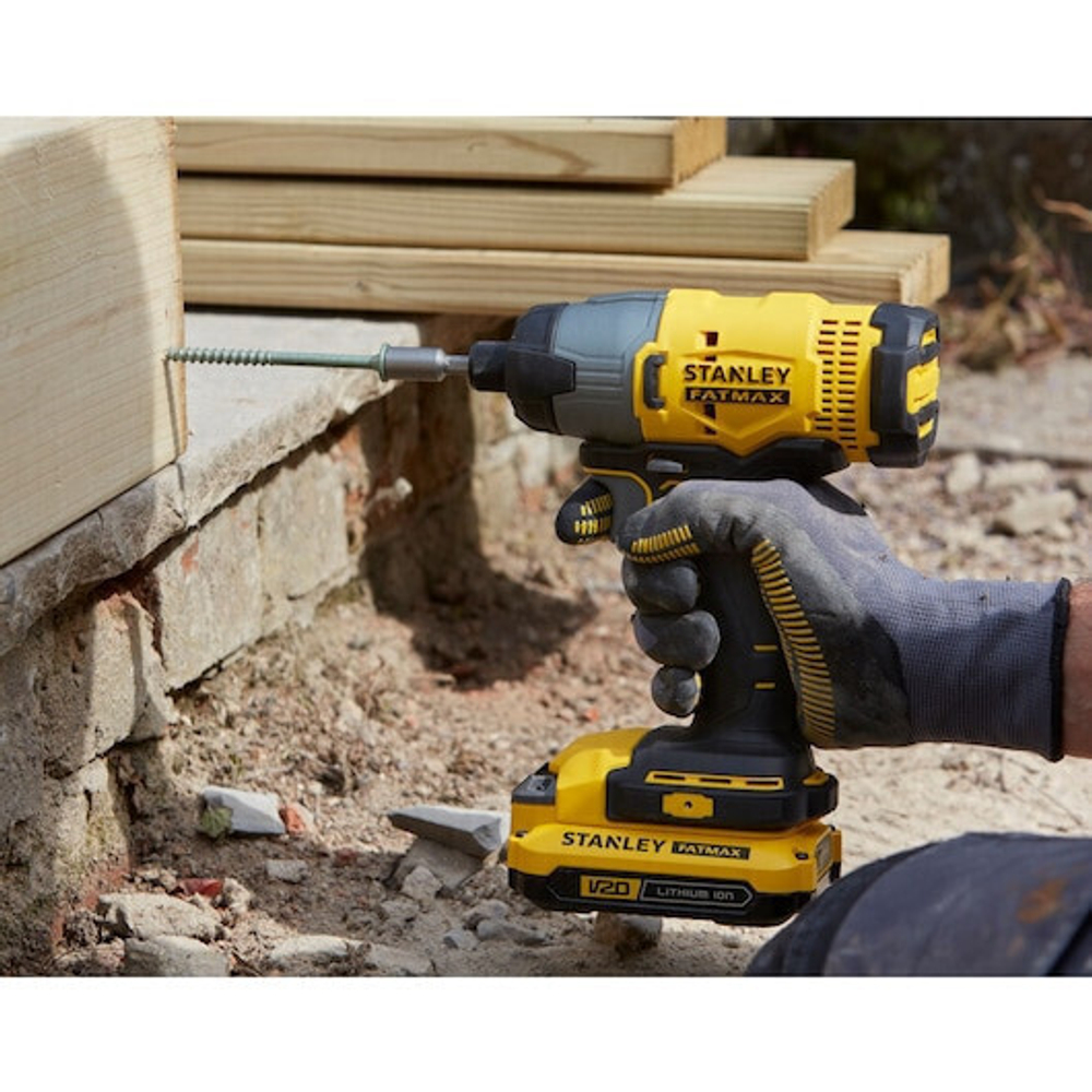 Шуруповерт ударный Stanley Fatmax SFMCF800C2K-QW